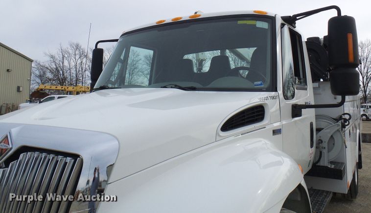 image for item DC2833 2013 International 4300  service truck