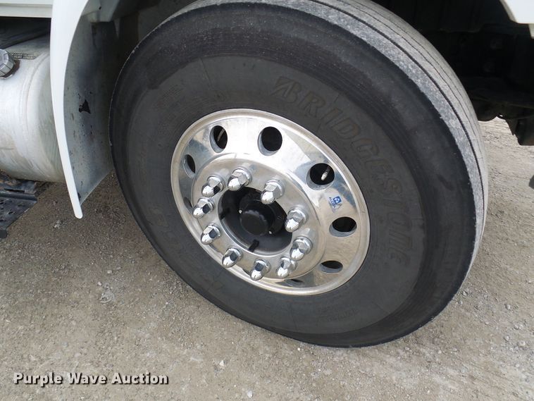 image for item DC2833 2013 International 4300  service truck