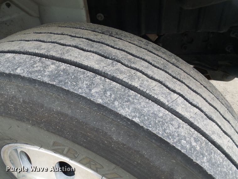 image for item DC2833 2013 International 4300  service truck