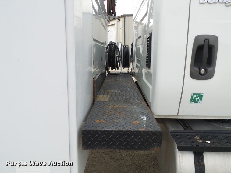 image for item DC2833 2013 International 4300  service truck