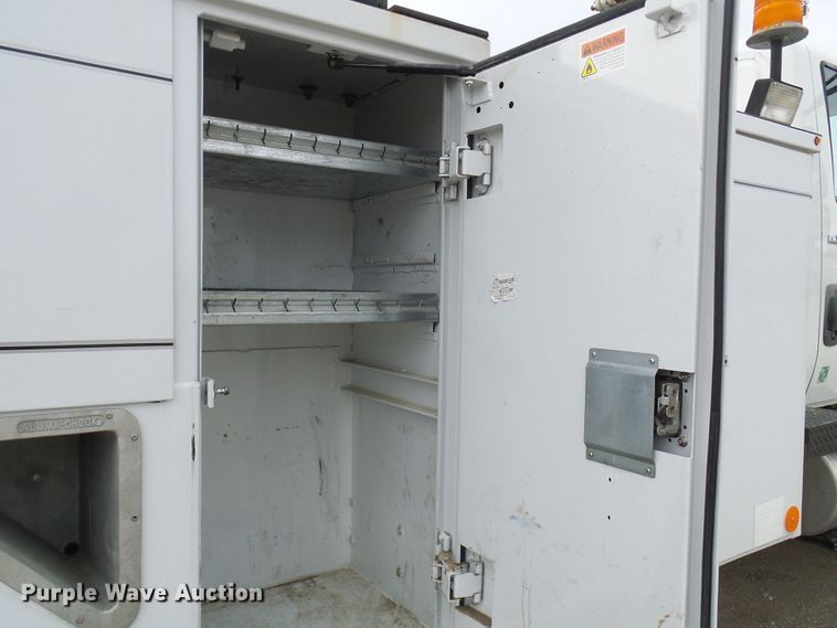 image for item DC2833 2013 International 4300  service truck