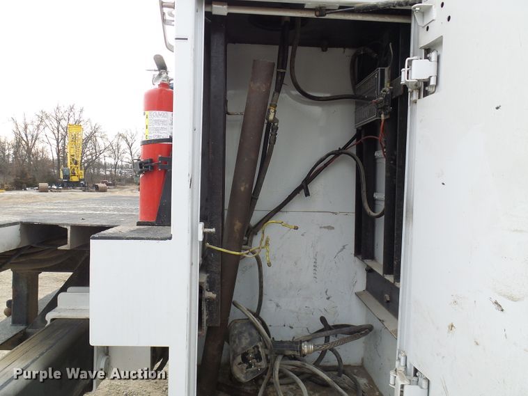 image for item DC2833 2013 International 4300  service truck