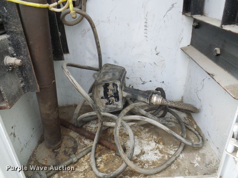 image for item DC2833 2013 International 4300  service truck