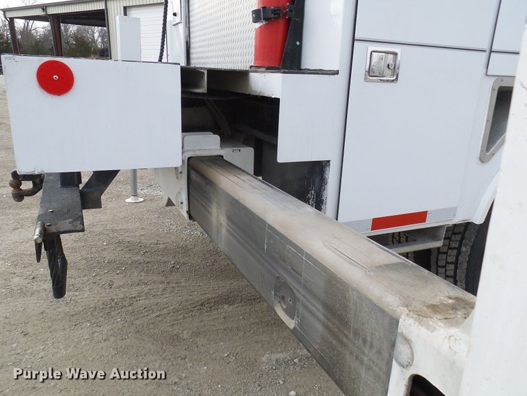 image for item DC2833 2013 International 4300  service truck