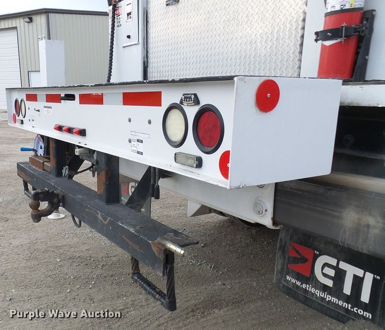 image for item DC2833 2013 International 4300  service truck