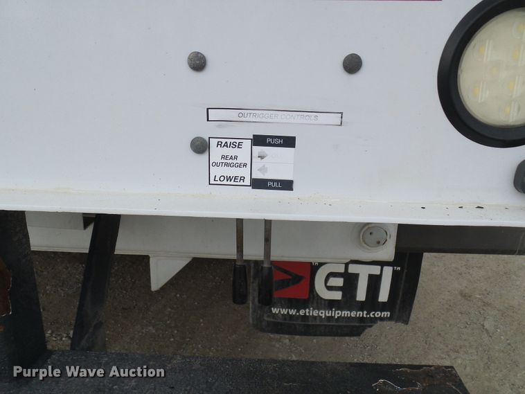 image for item DC2833 2013 International 4300  service truck