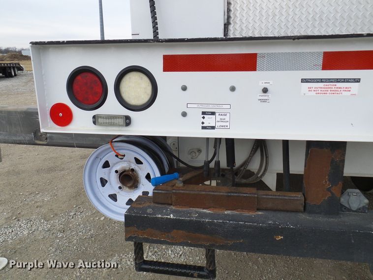 image for item DC2833 2013 International 4300  service truck