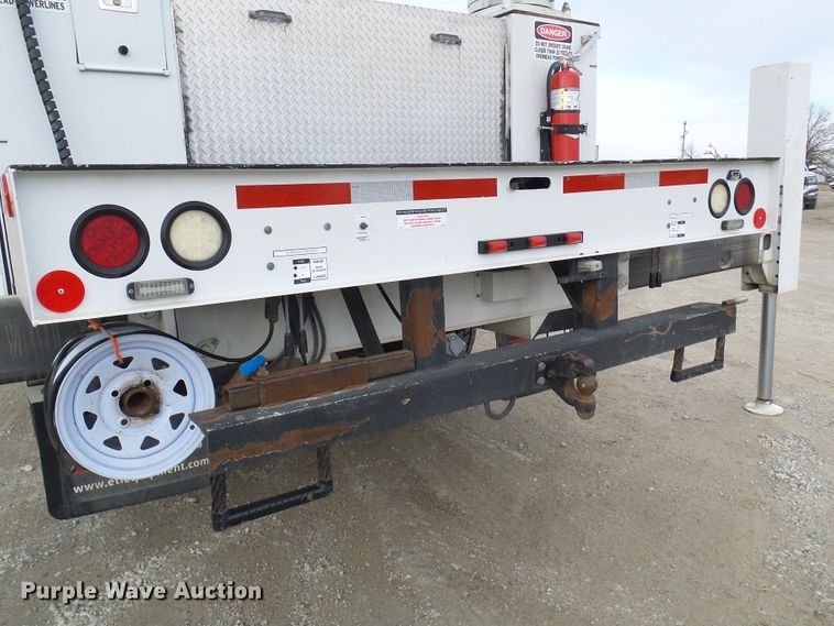 image for item DC2833 2013 International 4300  service truck