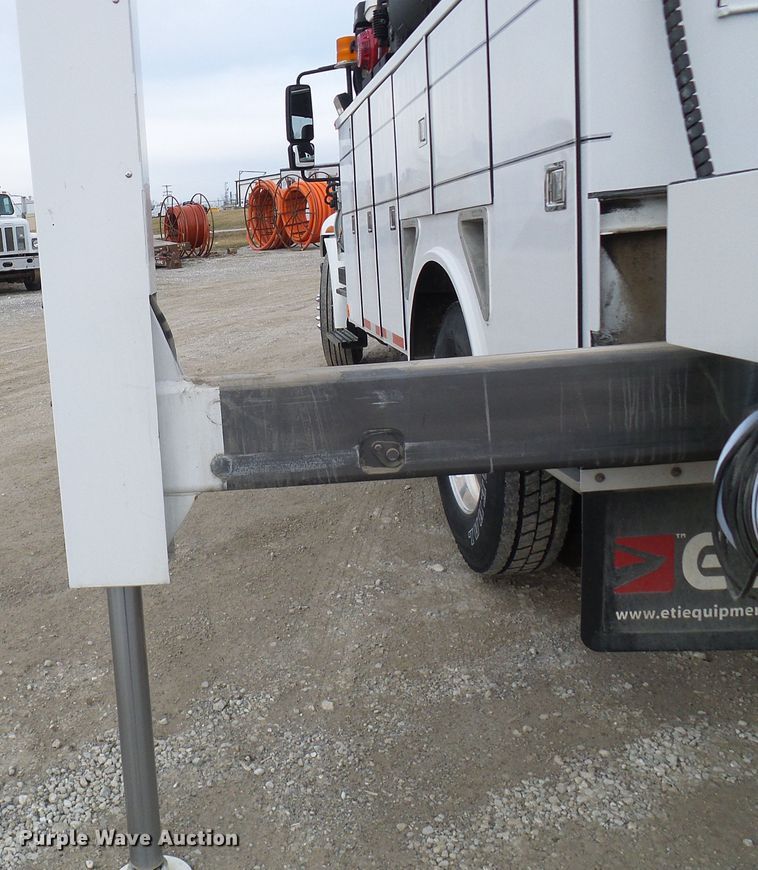 image for item DC2833 2013 International 4300  service truck