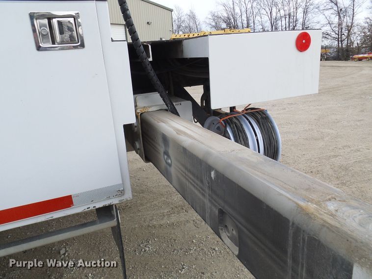 image for item DC2833 2013 International 4300  service truck