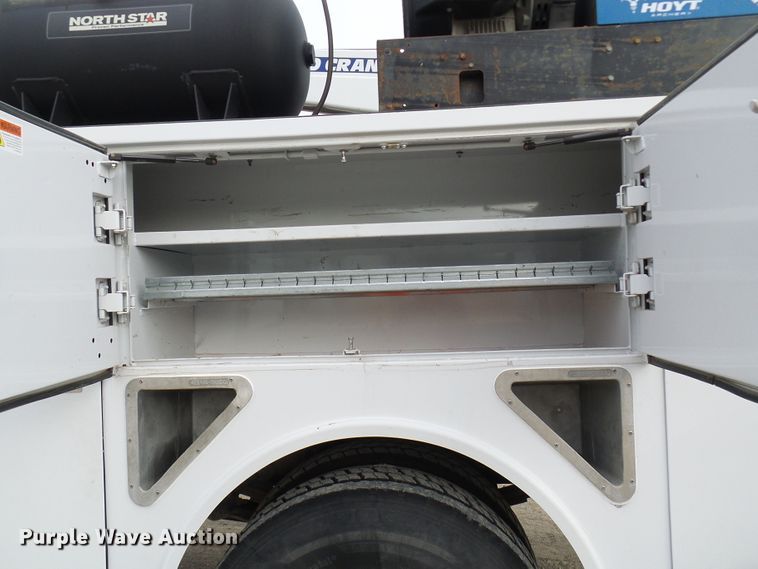 image for item DC2833 2013 International 4300  service truck