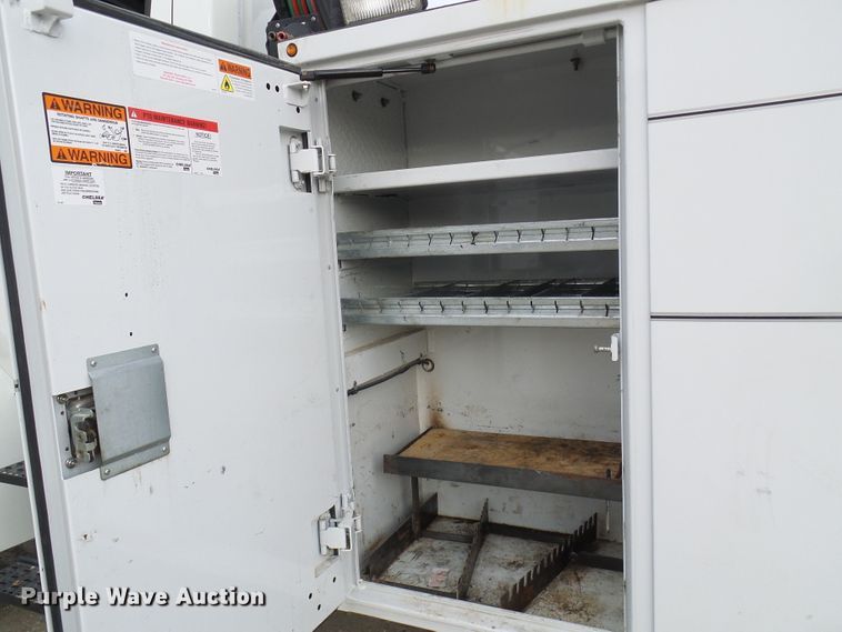 image for item DC2833 2013 International 4300  service truck