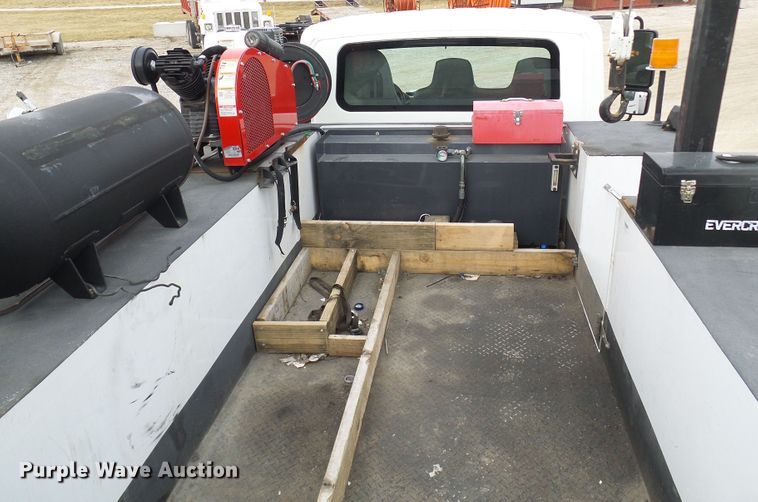 image for item DC2833 2013 International 4300  service truck