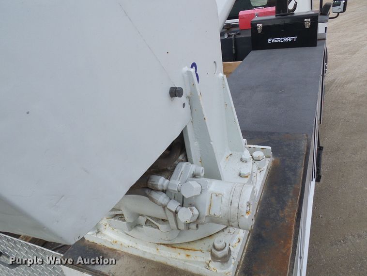 image for item DC2833 2013 International 4300  service truck