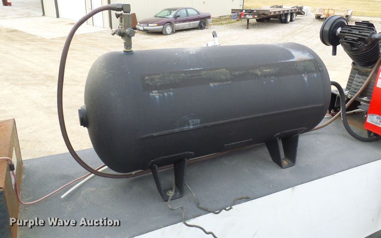 image for item DC2833 2013 International 4300  service truck