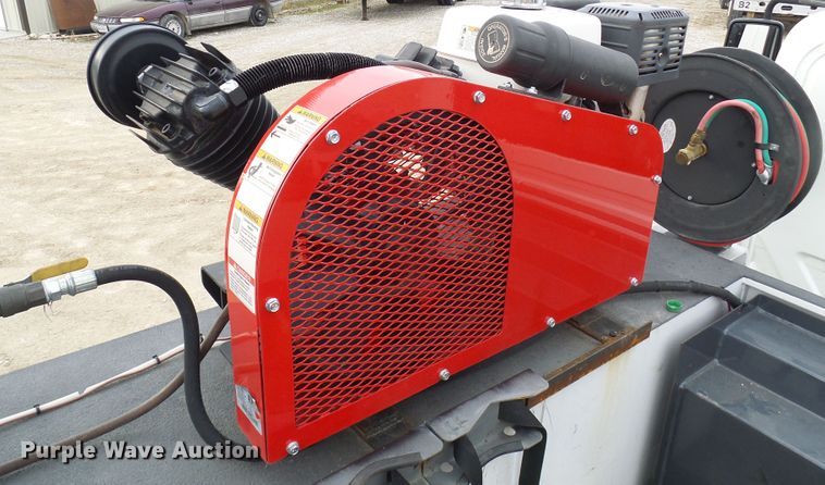 image for item DC2833 2013 International 4300  service truck