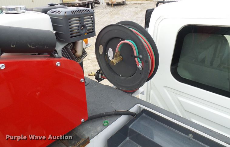 image for item DC2833 2013 International 4300  service truck