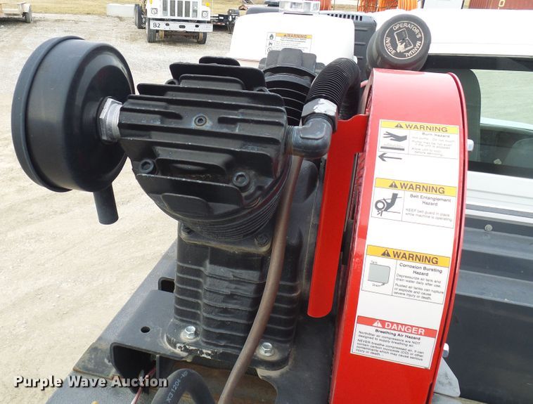 image for item DC2833 2013 International 4300  service truck