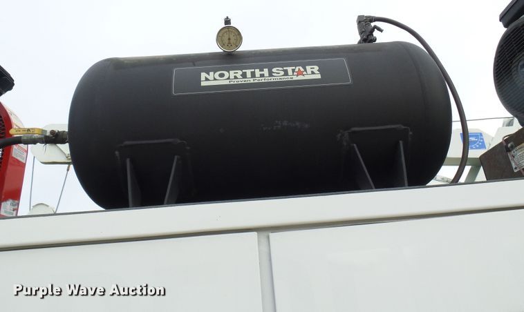 image for item DC2833 2013 International 4300  service truck