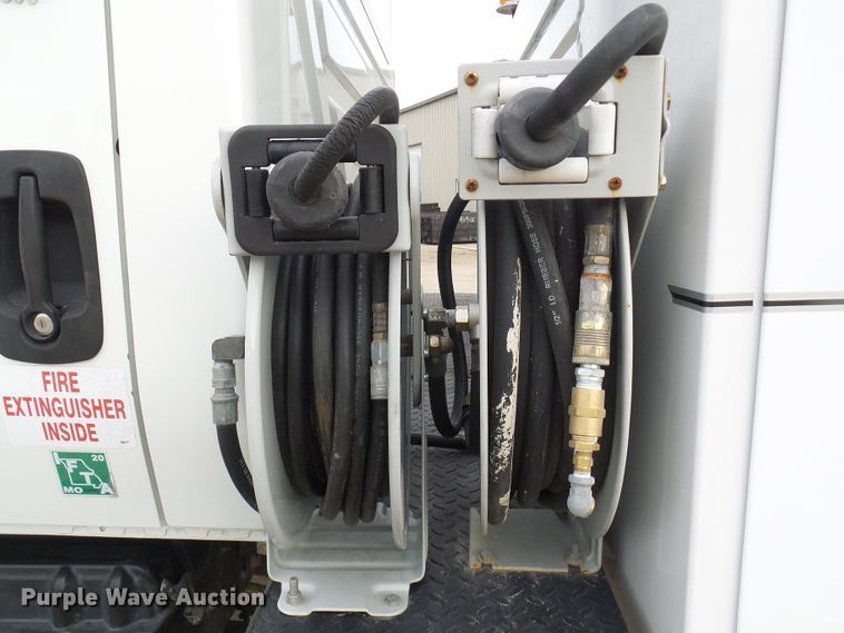 image for item DC2833 2013 International 4300  service truck