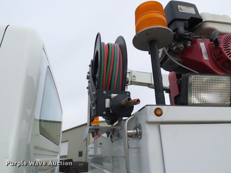 image for item DC2833 2013 International 4300  service truck