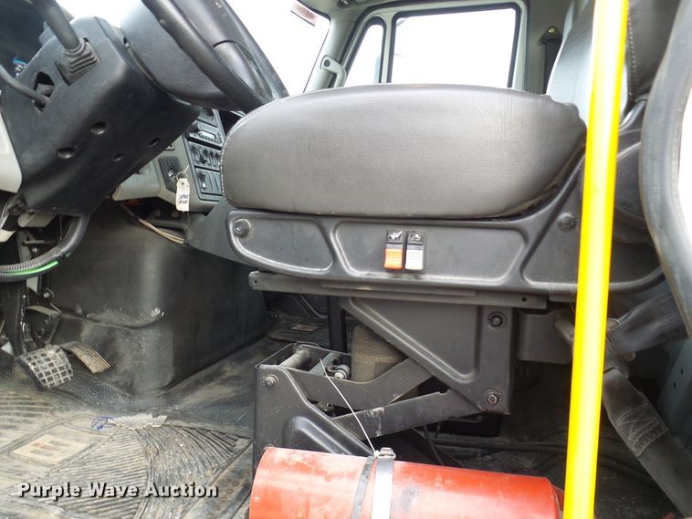 image for item DC2833 2013 International 4300  service truck