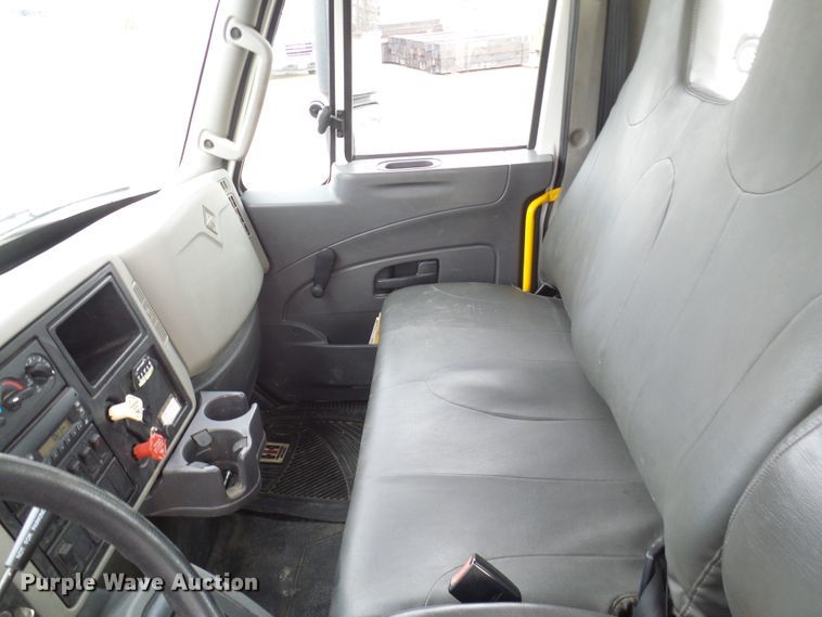 image for item DC2833 2013 International 4300  service truck