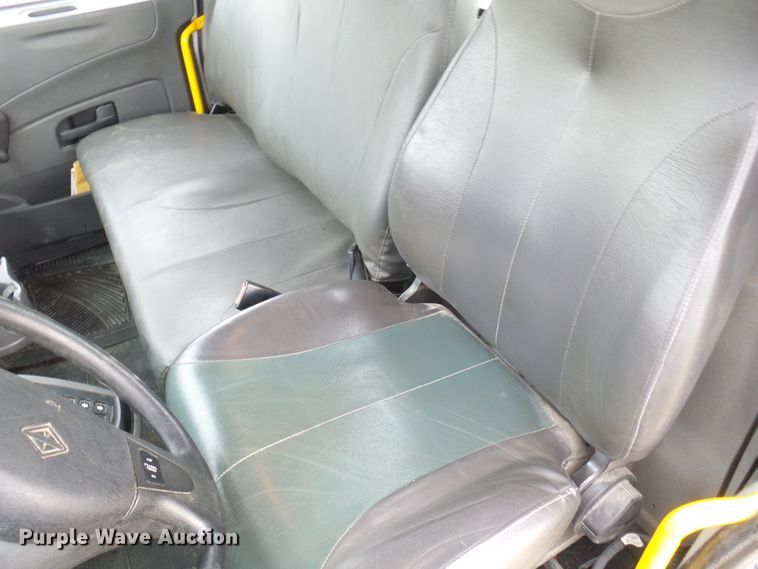 image for item DC2833 2013 International 4300  service truck