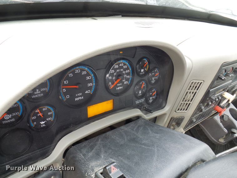 image for item DC2833 2013 International 4300  service truck