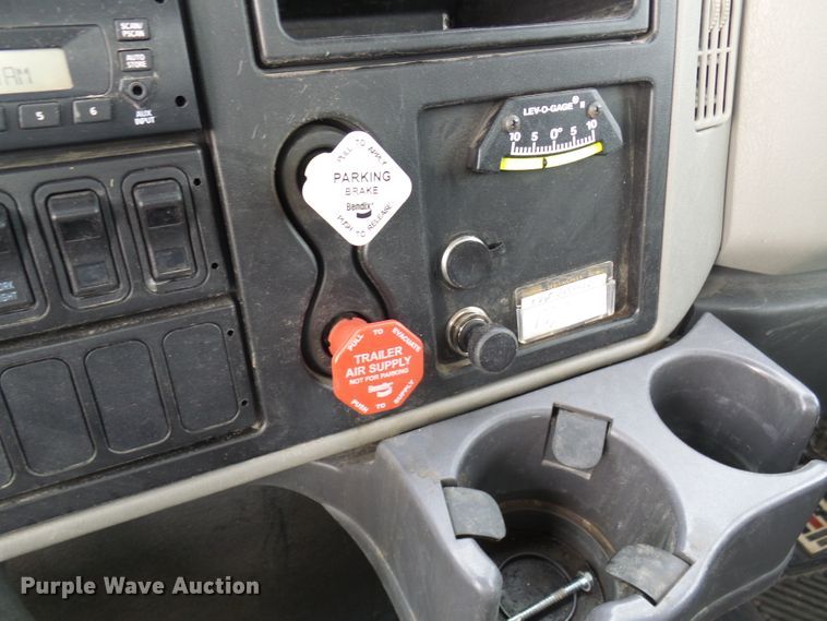 image for item DC2833 2013 International 4300  service truck