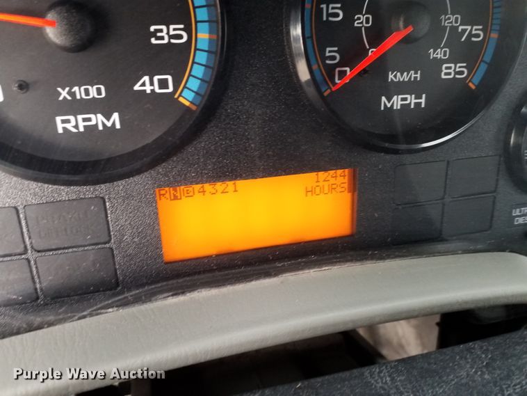 image for item DC2833 2013 International 4300  service truck