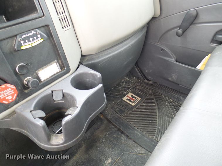 image for item DC2833 2013 International 4300  service truck