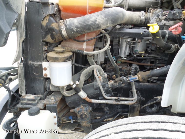 image for item DC2833 2013 International 4300  service truck