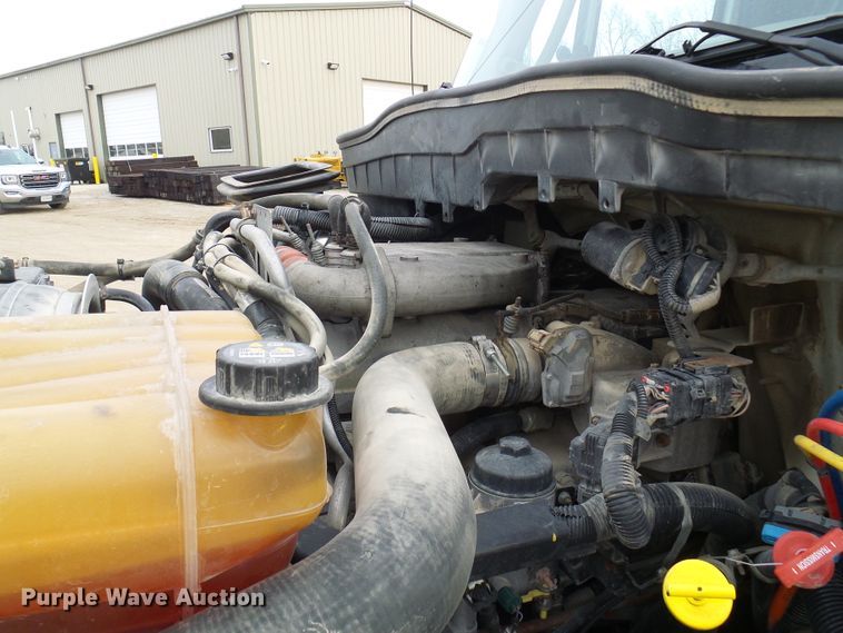 image for item DC2833 2013 International 4300  service truck