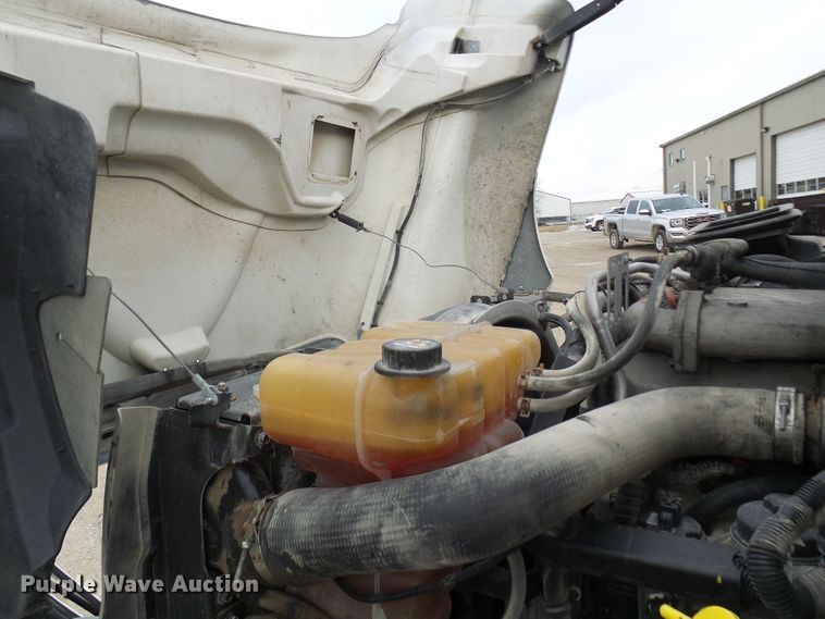 image for item DC2833 2013 International 4300  service truck