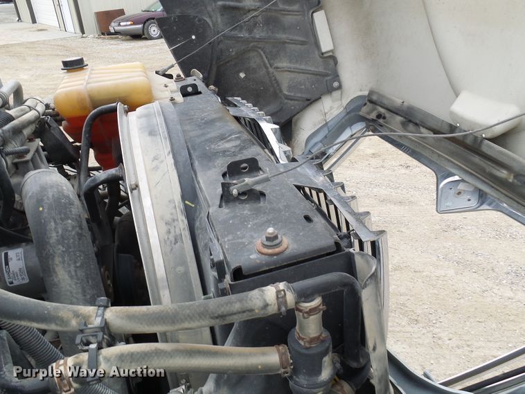 image for item DC2833 2013 International 4300  service truck