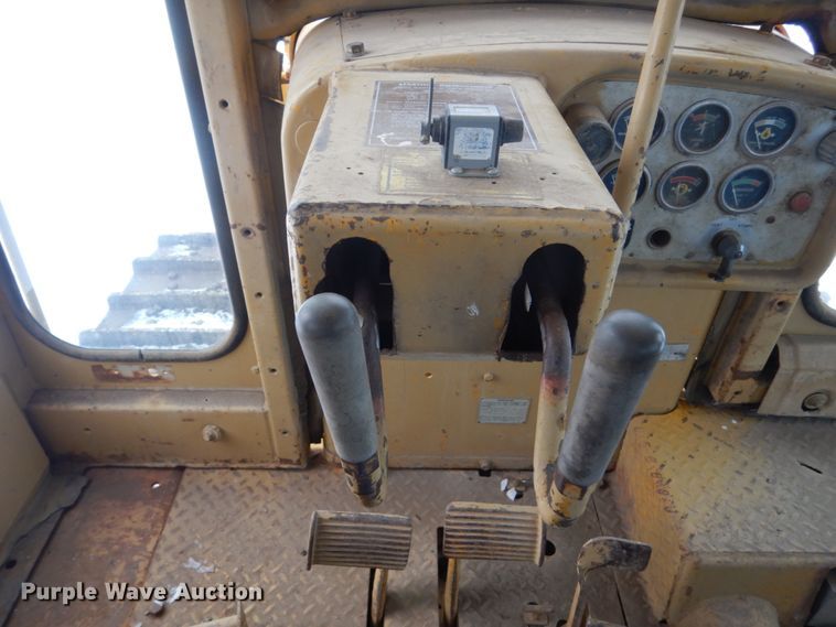 image for item DC8920 1974 Caterpillar D9G dozer