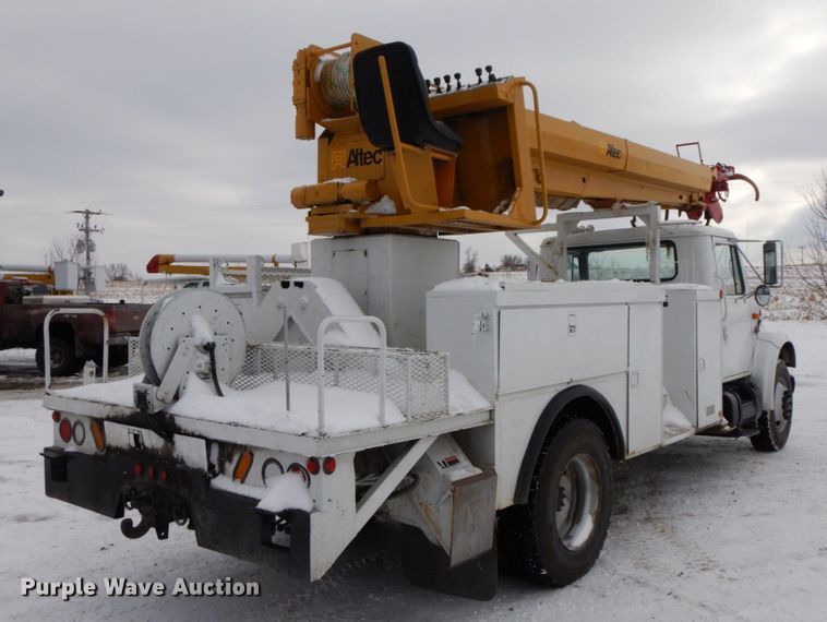 image for item DF6360 1999 International 4700  digger derrick truck