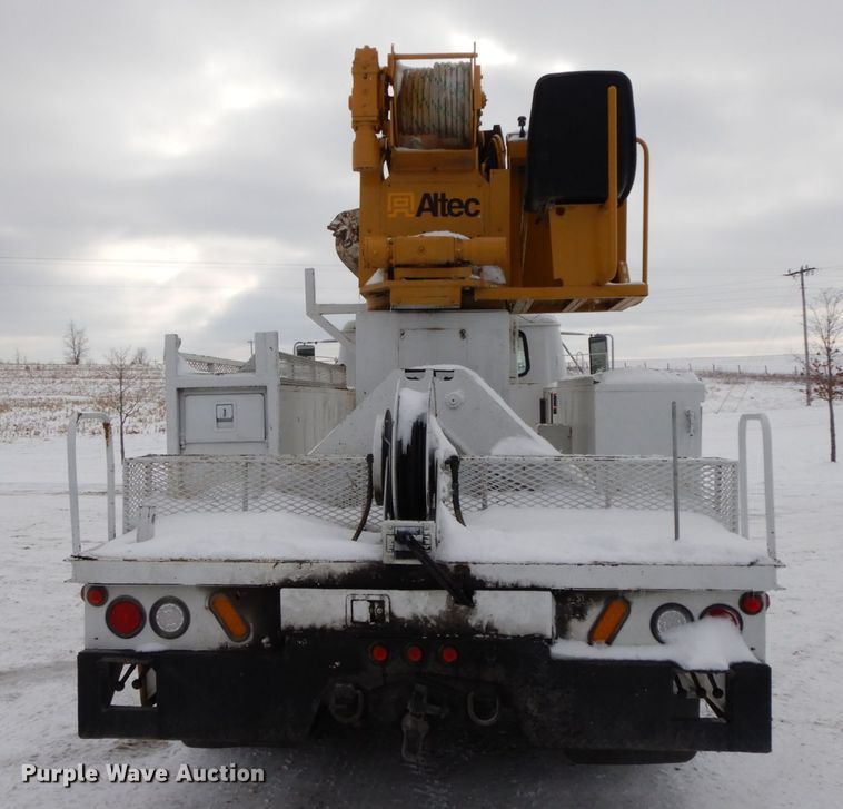 image for item DF6360 1999 International 4700  digger derrick truck