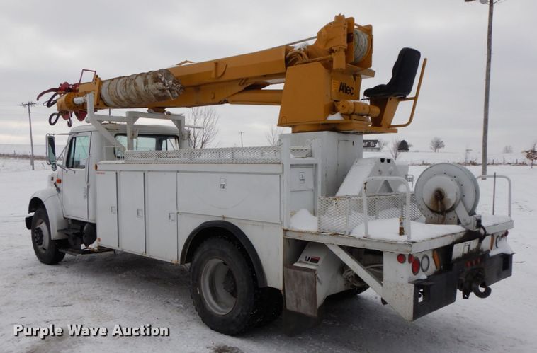 image for item DF6360 1999 International 4700  digger derrick truck