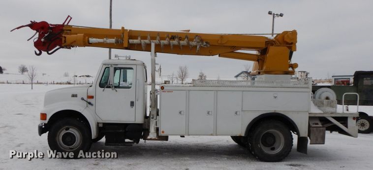 image for item DF6360 1999 International 4700  digger derrick truck