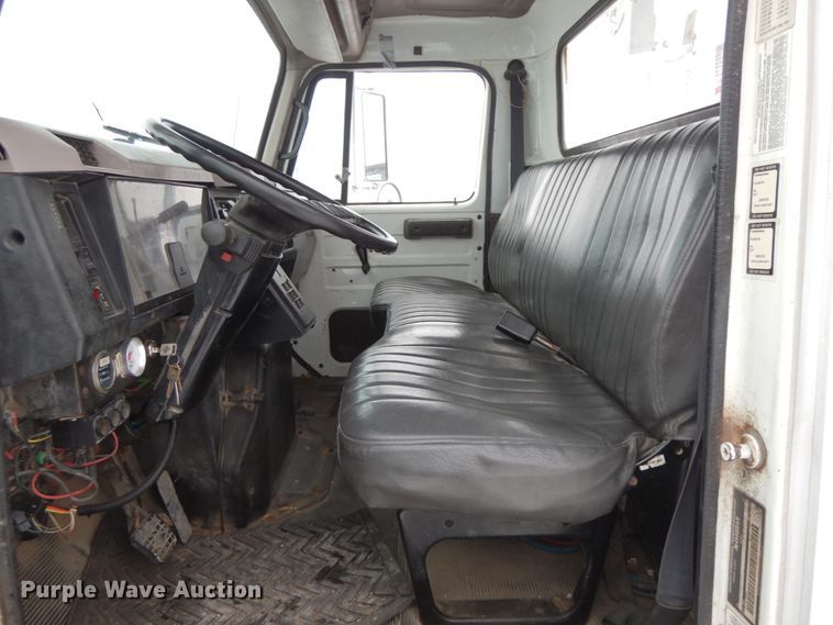 image for item DF6360 1999 International 4700  digger derrick truck