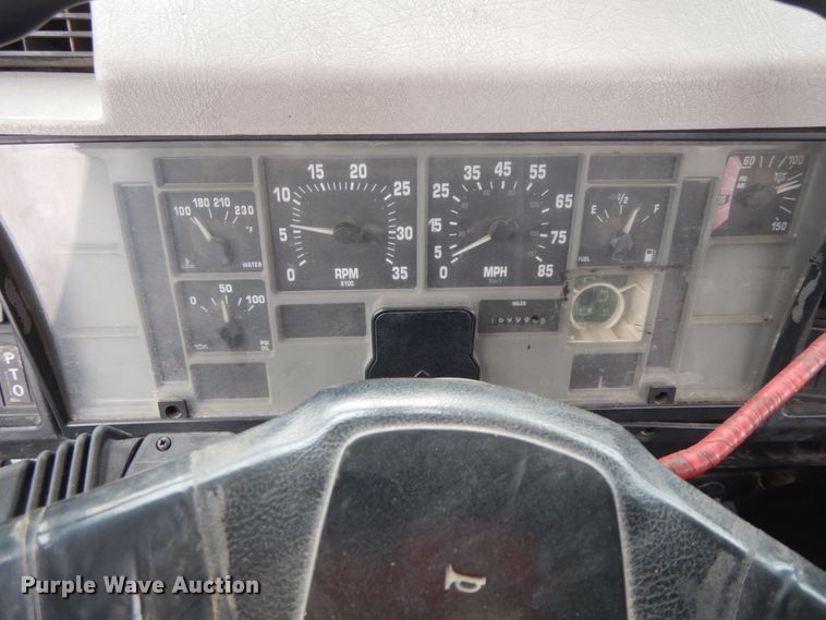 image for item DF6360 1999 International 4700  digger derrick truck