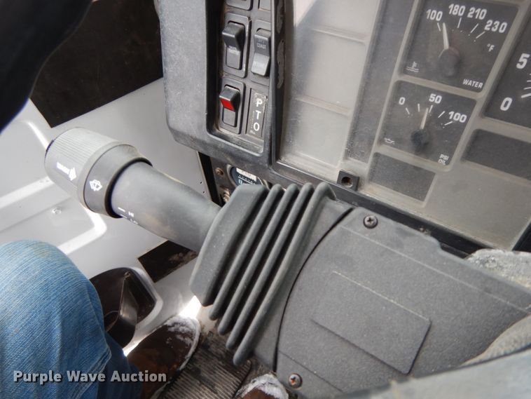 image for item DF6360 1999 International 4700  digger derrick truck