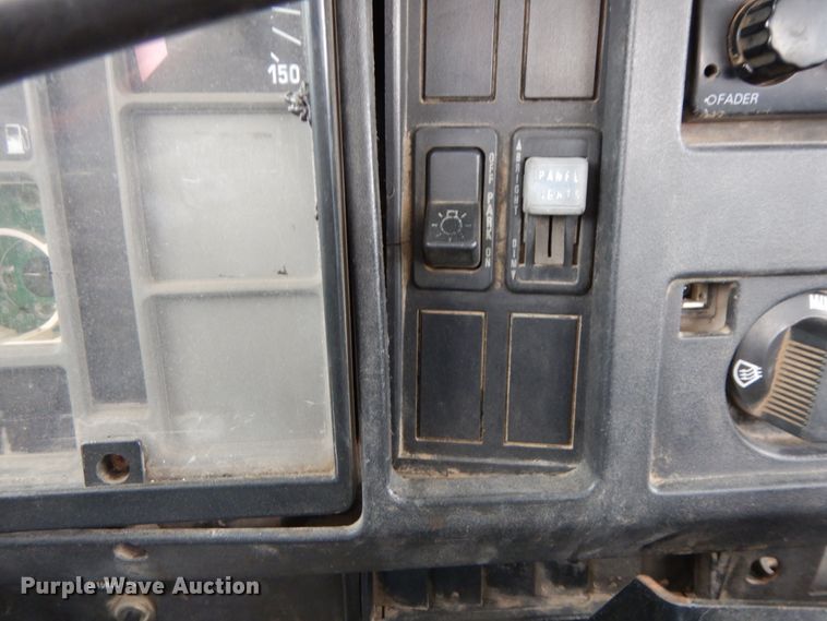 image for item DF6360 1999 International 4700  digger derrick truck