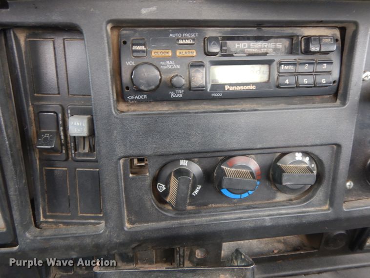 image for item DF6360 1999 International 4700  digger derrick truck