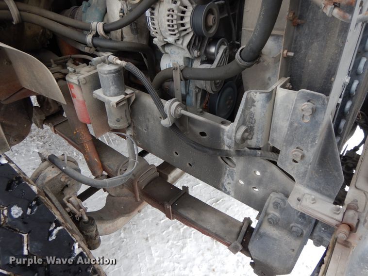 image for item DF6360 1999 International 4700  digger derrick truck