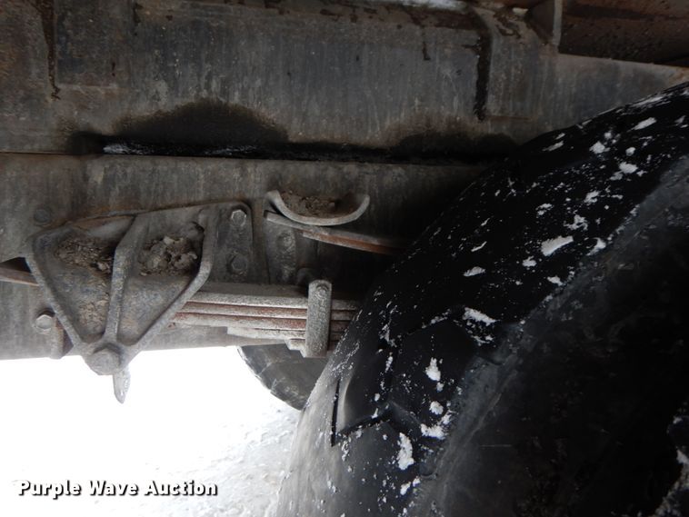 image for item DF6360 1999 International 4700  digger derrick truck