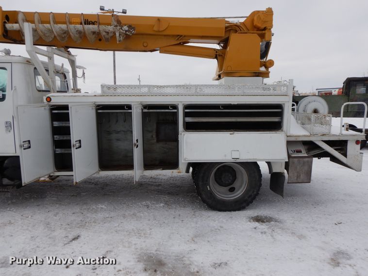 image for item DF6360 1999 International 4700  digger derrick truck