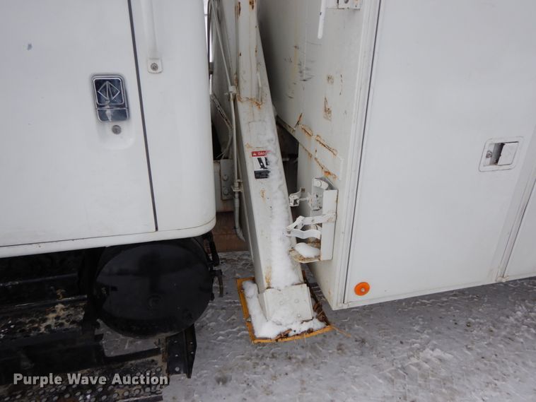 image for item DF6360 1999 International 4700  digger derrick truck